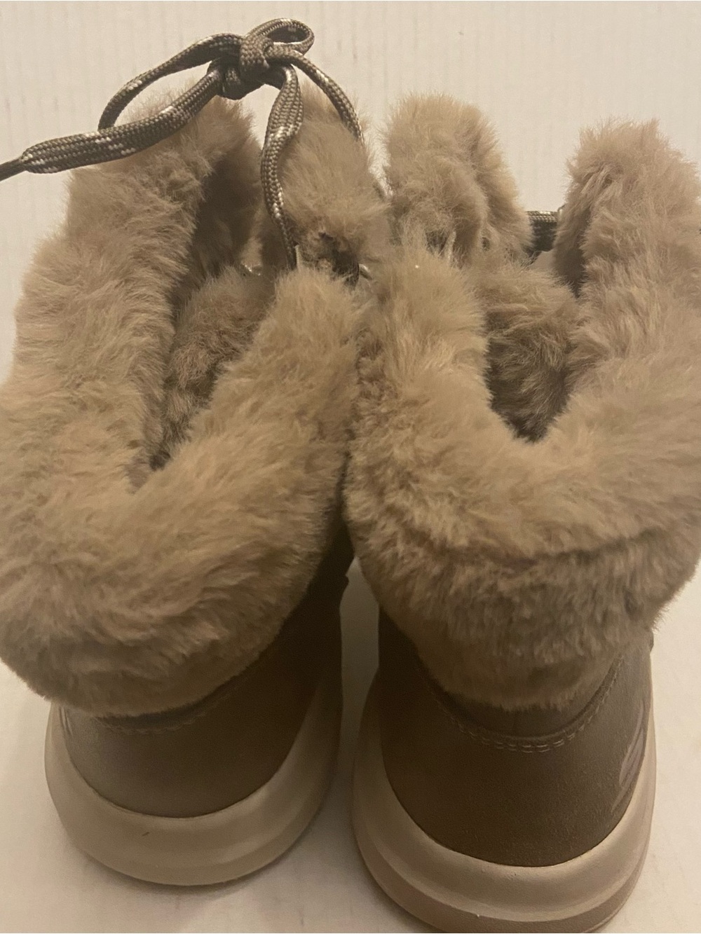 Skechers Ultra Go Air Cooled Goga Mat Faux Fur Lined Lace Up Booties Size 9.5. - Picture 4 of 8